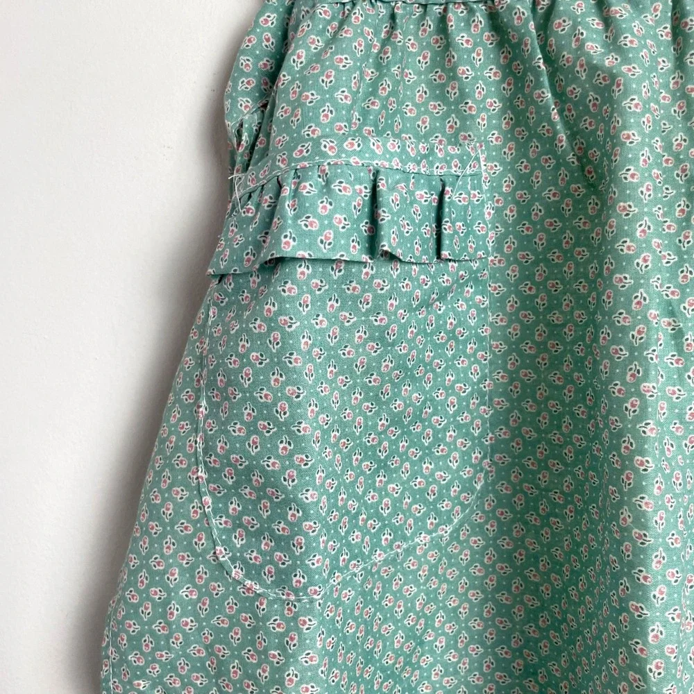 Vintage Cat Cottagecore Floral Ruffle Apron Teal Green Calico 80s Grandmacore